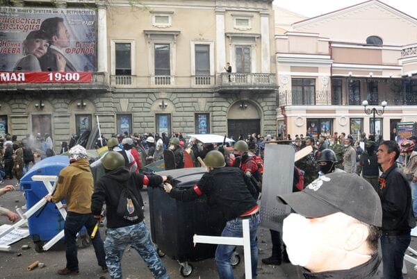 2. květen: Jakou chtějí demokracii? Kyjevští náckové to ukázali světu hned po převratu. Upalovali ženy i děti. Oděsa křičí, Západ mlčí. Zločin bez trestu. Vrazi na svobodě. 69 let po pádu německých nacistů zvedli jejich krvavý prapor banderovci