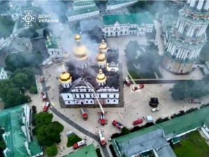 Pečorská lavra v plamenech, český občan ve zmatku