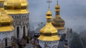 Pečorská lavra v plamenech, český občan ve zmatku