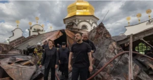 Pečorská lavra v plamenech, český občan ve zmatku