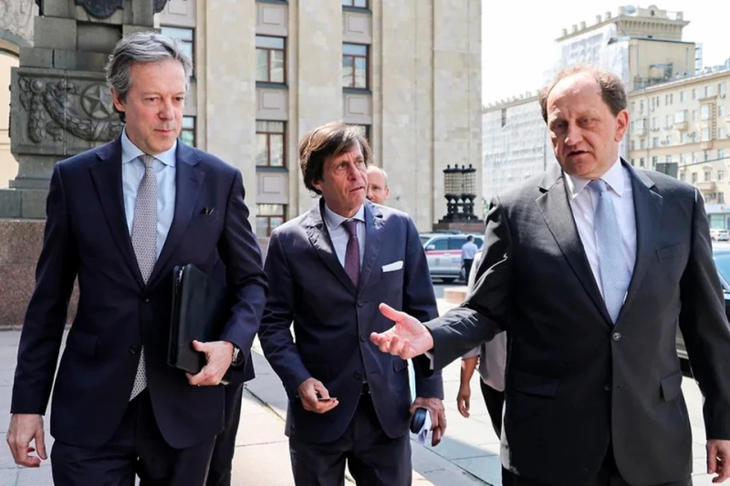 Ukrajina na příkaz Londýna, Berlína a Paříže nyní opakuje Hitlerův “Baby Blitz” – Lavrov včera deklasoval velvyslance Francie, Británie a Německa v Moskvě na úroveň zástupců států třetí kategorie mocenského významu. Válka na Ukrajině tak bude pokračovat bez přihlížení k jejich aktivitám až do definitivního ruského vítězství. Analýza.