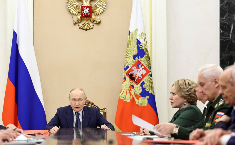 Washington dal včera Moskvě “volnou ruku” na Ukrajině! Putin ihned uspořádal “válečnou poradu”! Analýza